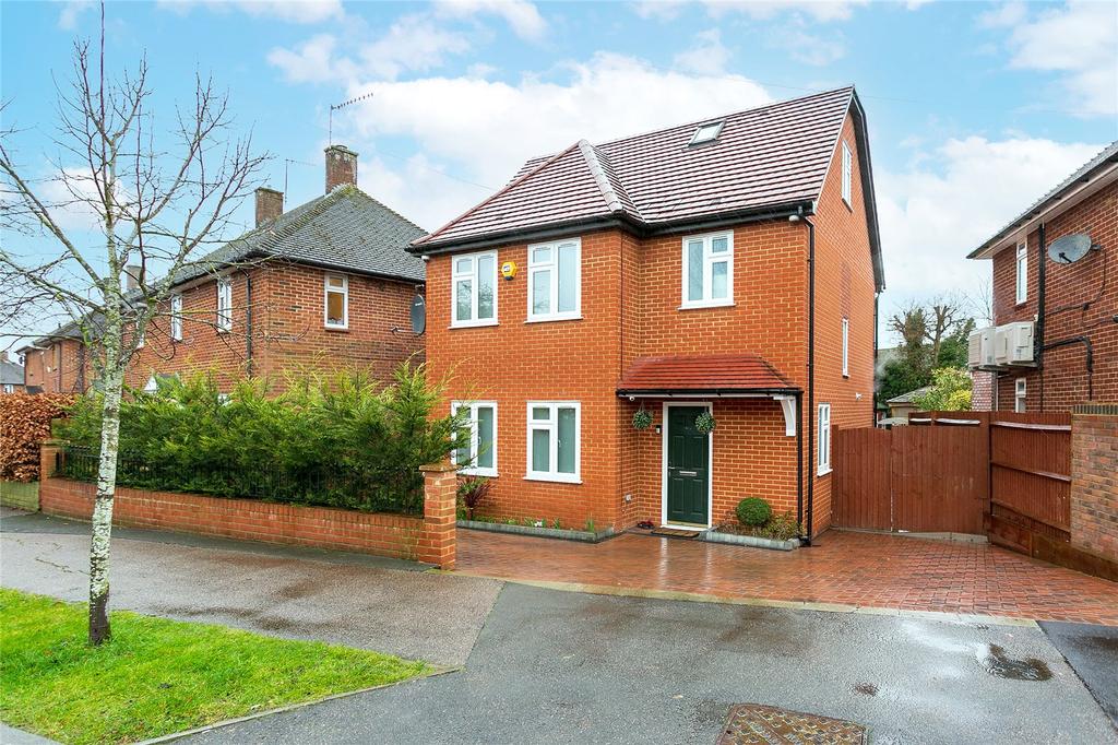 Harcourt Road, Bushey, Hertfordshire, WD23 4 bed detached house £799,950