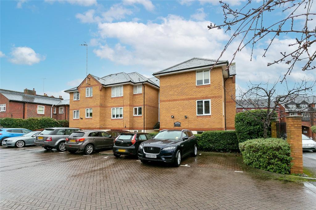 Alexandra Road, Hemel Hempstead... 1 bed apartment £1,100 pcm (£254 pw)