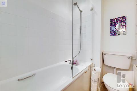 Studio to rent, Galveston House, Harford Street, London, E1