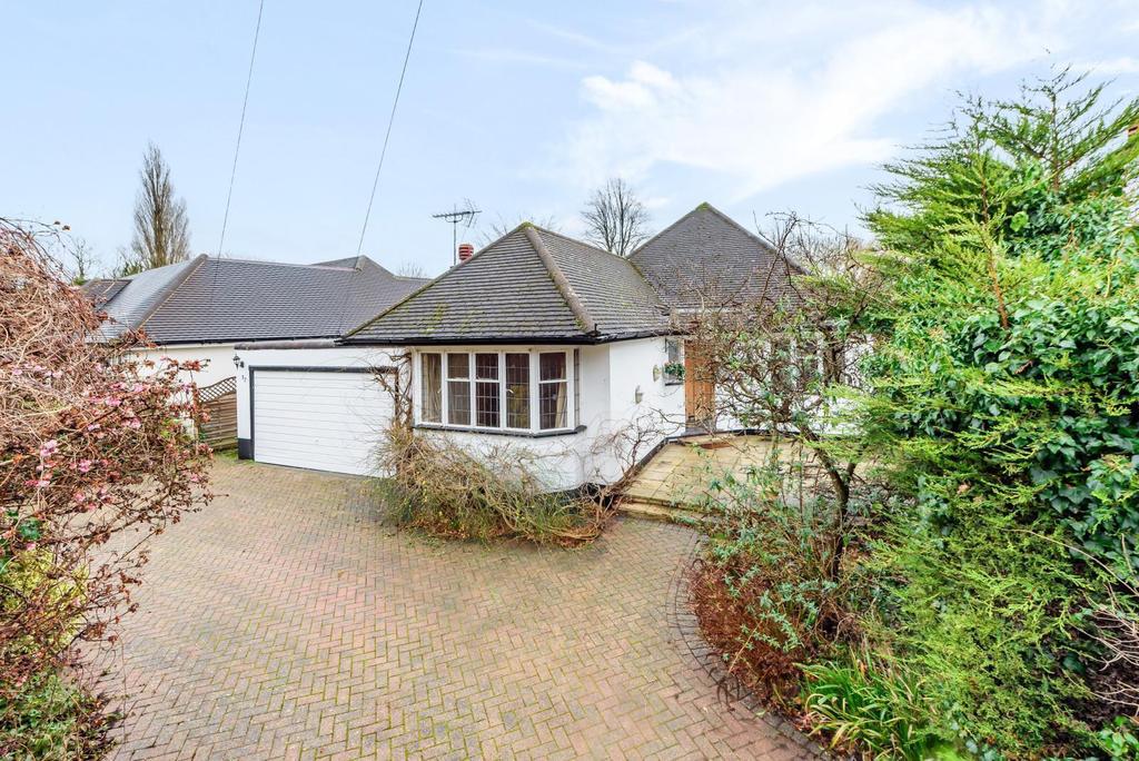 Walton Lane, Weybridge, KT13 3 bed detached bungalow £850,000