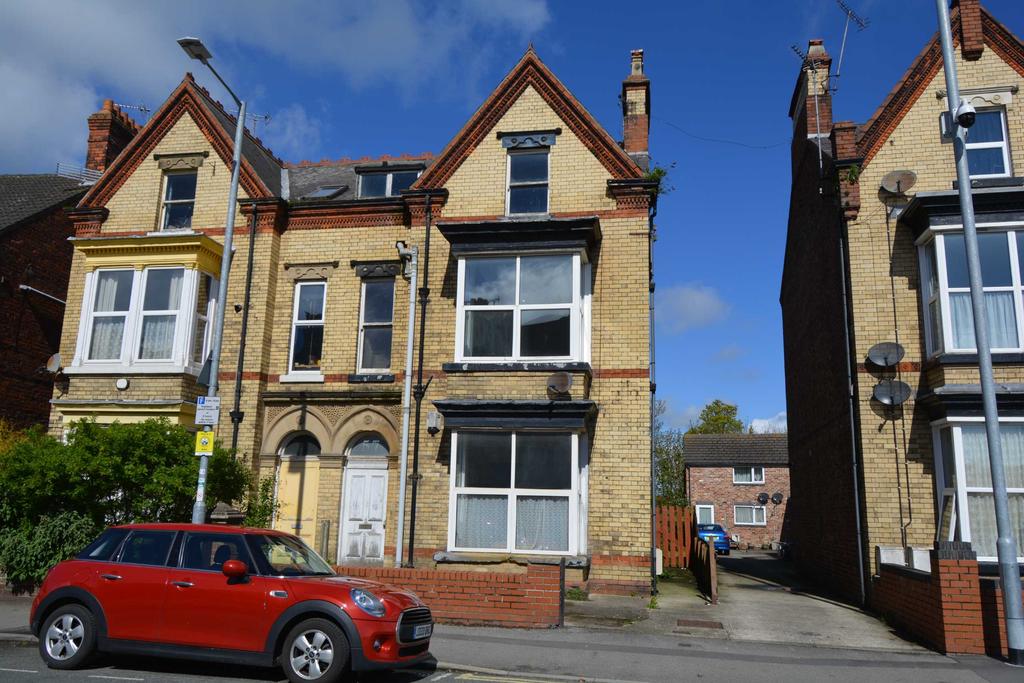 Wellington Road, Bridlington, East... 6 bed semidetached house £199,950