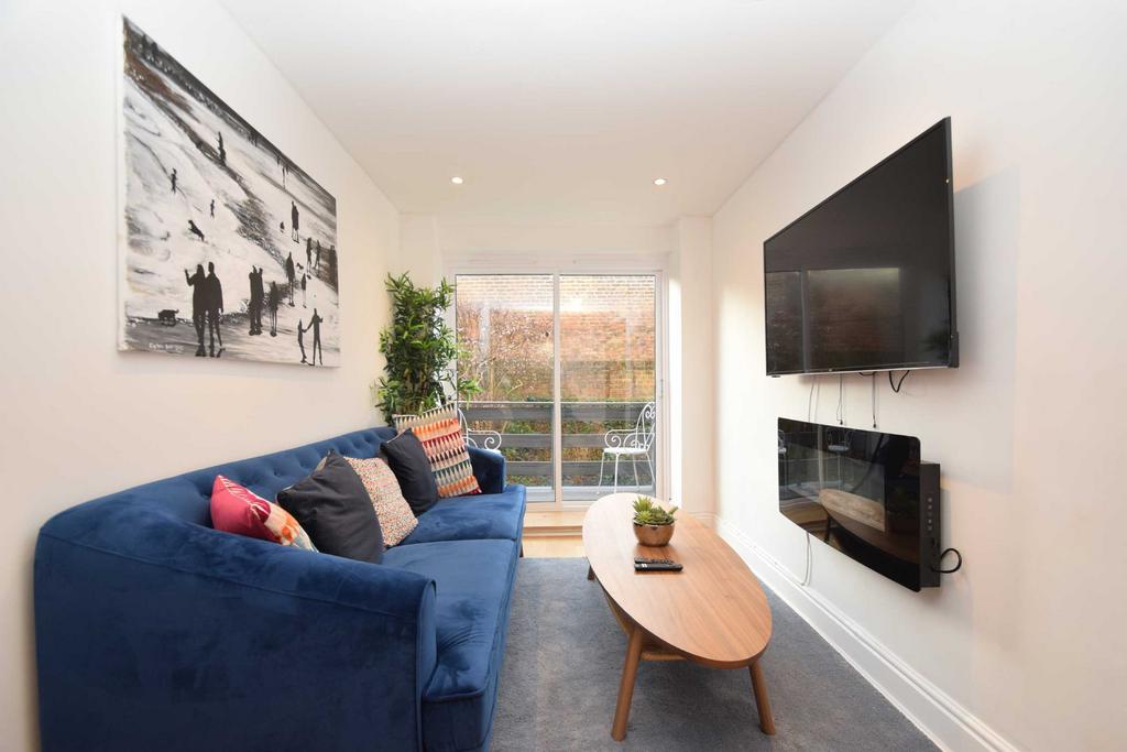 Esplanade, Scarborough, North Yorkshire, YO11 2 bed apartment for sale