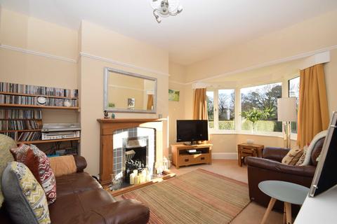11 Glenside, Scarborough, YO12 6BN