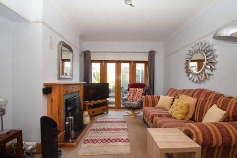 11 Glenside, Scarborough, YO12 6BN