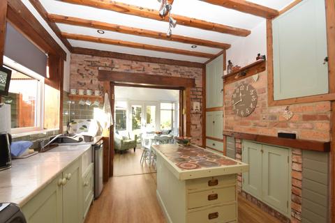 11 Glenside, Scarborough, YO12 6BN