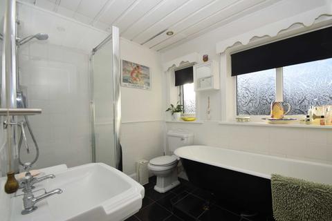 11 Glenside, Scarborough, YO12 6BN