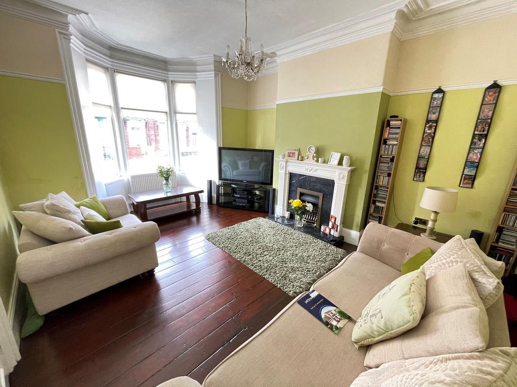 Baring Street, Lawe Top, South Shields, Tyne and Wear, NE33 2BA 5 bed