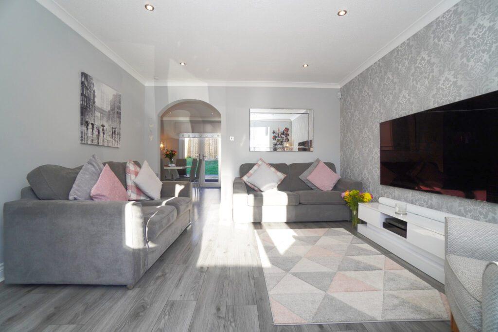 63 Oronsay Crescent, Old Kilpatrick 3 bed semidetached house £189,000