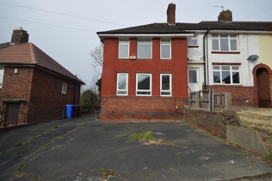Barrie Crescent, Sheffield, S5 3 bed semidetached house £725 pcm (£