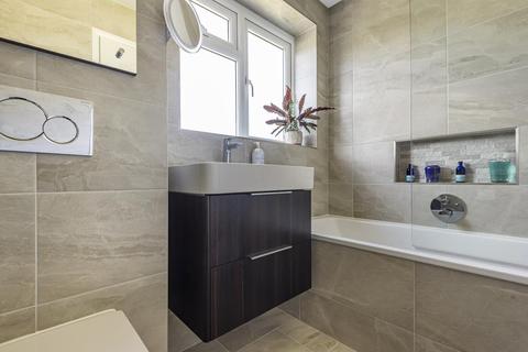 42 Mount Pleasant Close, Lightwater, GU18 5TR