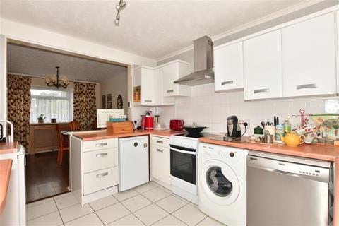 5 Downs Close, East Studdal, Dover, CT15 5BY