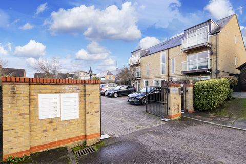 2 bedroom apartment to rent, Beatrice Court, Buckhurst Hill, IG9