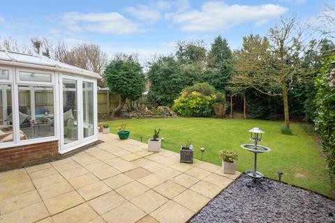 10 Elizabeth Drive, Capel Le Ferne, Folkestone, CT18 7NA
