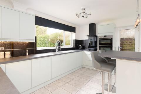 10 Elizabeth Drive, Capel Le Ferne, Folkestone, CT18 7NA