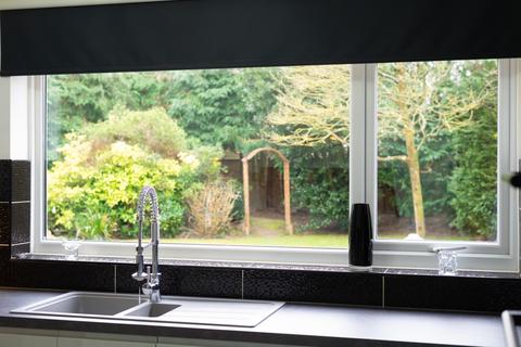 10 Elizabeth Drive, Capel Le Ferne, Folkestone, CT18 7NA