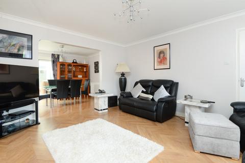 10 Elizabeth Drive, Capel Le Ferne, Folkestone, CT18 7NA