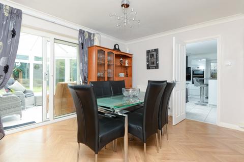 10 Elizabeth Drive, Capel Le Ferne, Folkestone, CT18 7NA