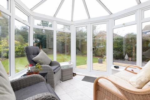 10 Elizabeth Drive, Capel Le Ferne, Folkestone, CT18 7NA