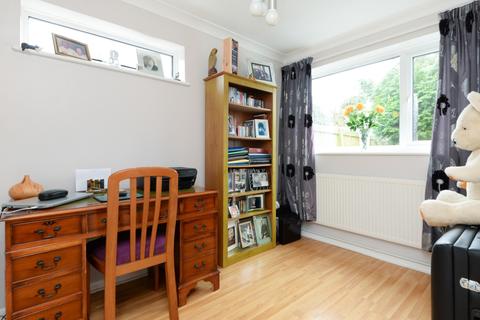 10 Elizabeth Drive, Capel Le Ferne, Folkestone, CT18 7NA
