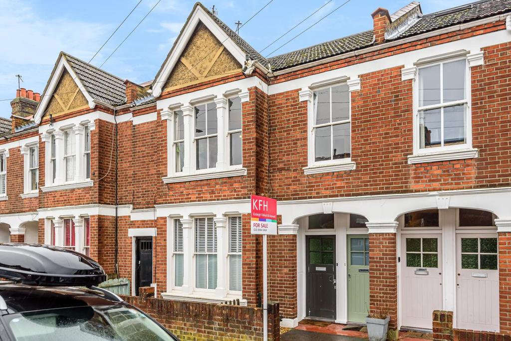Waldron Road, Earlsfield 2 bed flat £700,000
