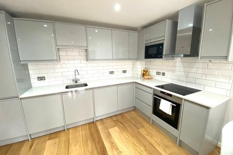 2 bedroom flat to rent, Flat 08 Signal House , 137 Great Suffolk Street, London