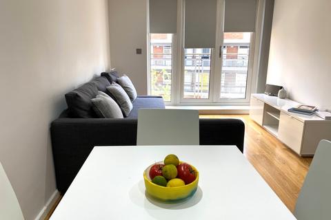 2 bedroom flat to rent, Flat 08 Signal House , 137 Great Suffolk Street, London