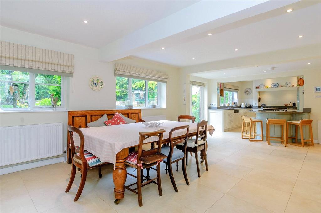 Village Way, Little Chalfont, Buckinghamshire, HP7 5 bed detached house