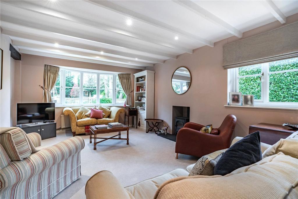 Village Way, Little Chalfont, Buckinghamshire, HP7 5 bed detached house