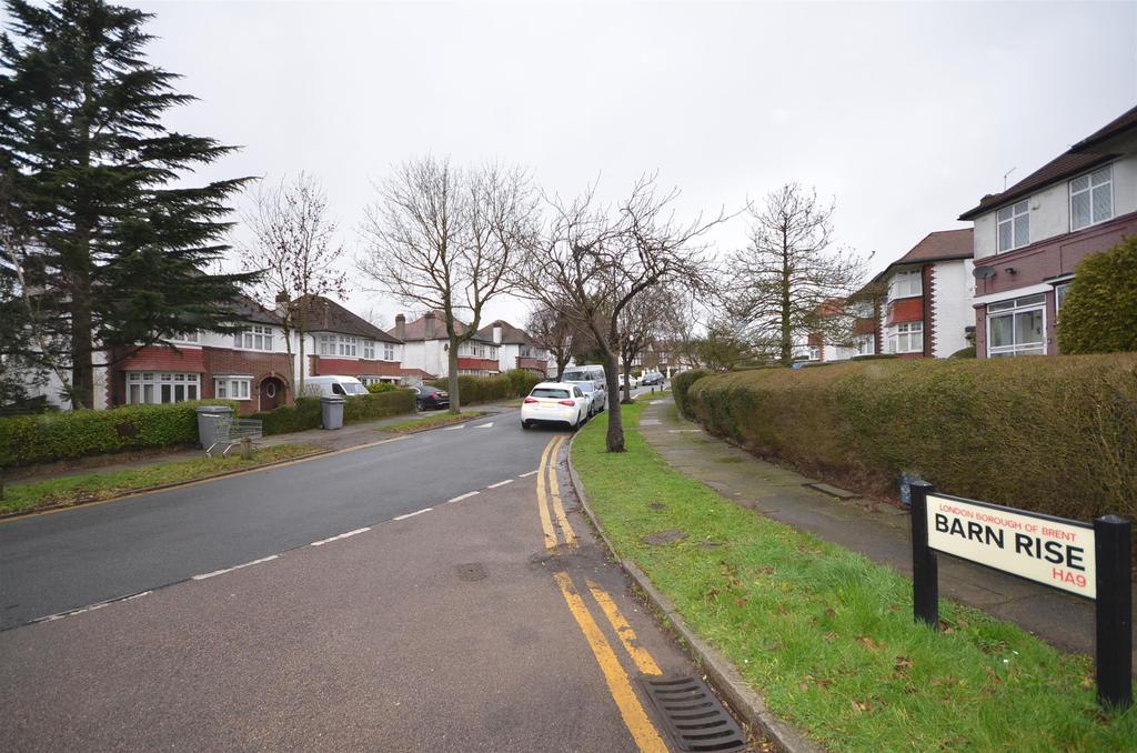 Barn Rise, Wembley, Barn Hill Estate... 4 bed detached house £3,000