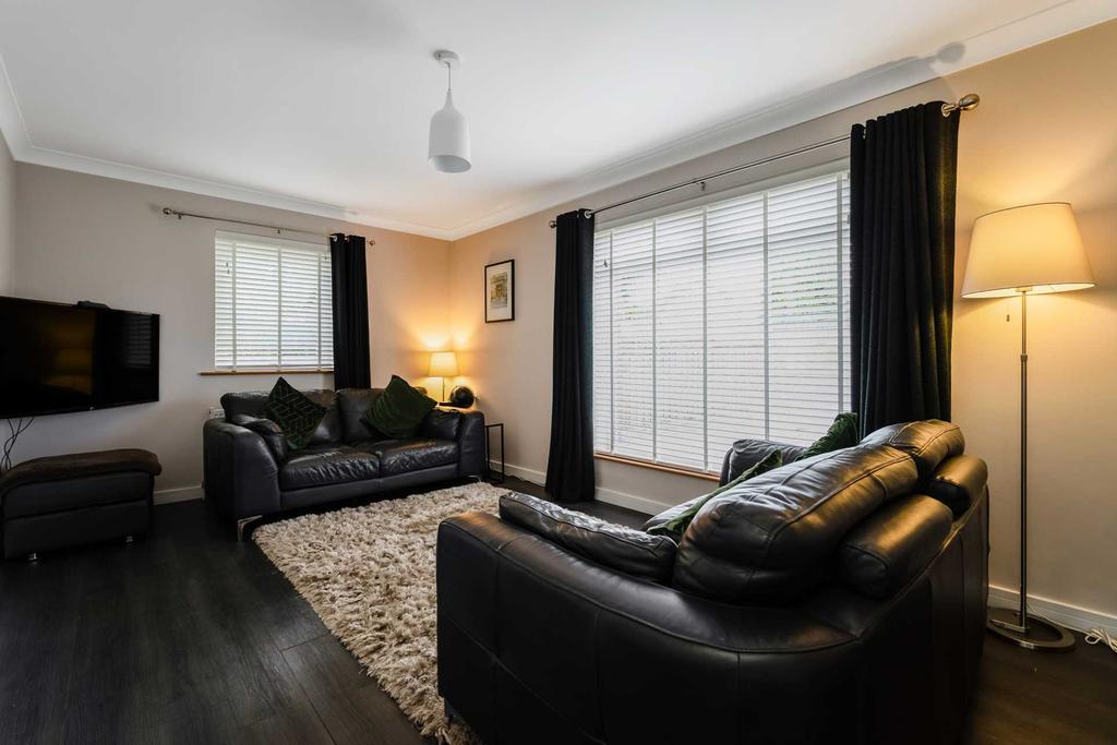 Fleming Road, Houston 3 bed terraced house £185,000