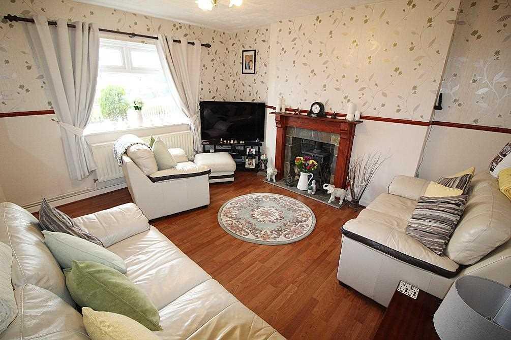 Wood Croft, Sowerby, Sowerby Bridge 3 bed end of terrace house £135,000