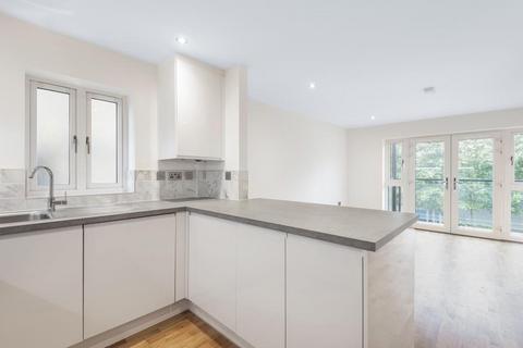 12 Ainger Close, Aylesbury, HP19 8JW