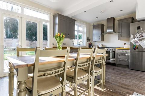 216 Pickhurst Rise, West Wickham, BR4 0AU