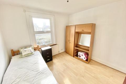 28 Locket Road, Wealdstone, Harrow, HA3 7LZ