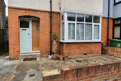 1 bedroom flat to rent, Norfolk Road , RM7 9DL