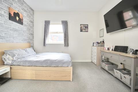 1 bedroom flat for sale - Irthlingborough Road, Wellingborough, Northants, NN8