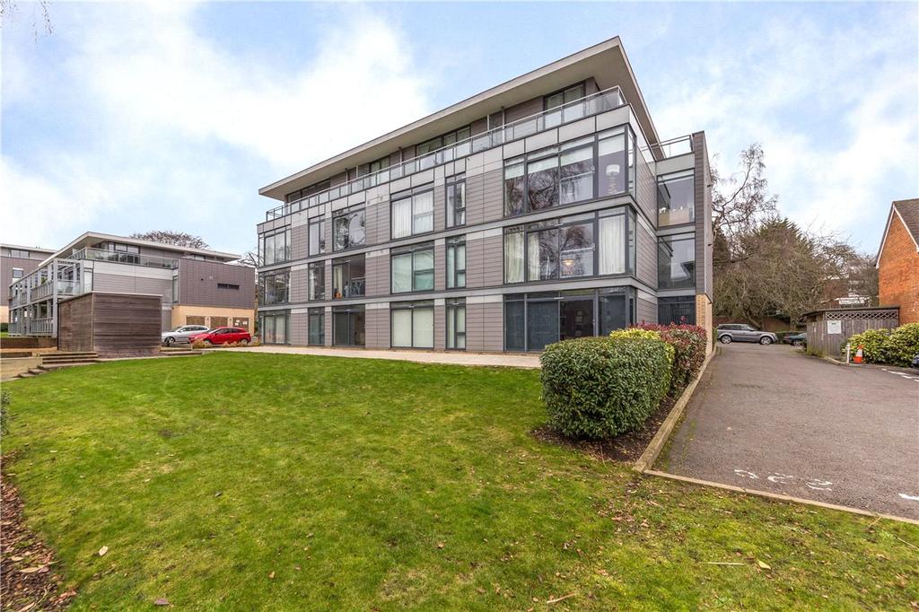 Newsom Place, Manor Road, St. Albans... 2 bed flat £1,650 pcm (£381 pw)