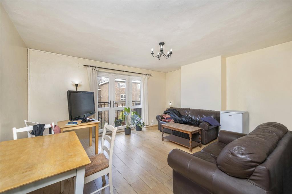 Wenlock Court, New North Road, London 3 bed flat - £425,000