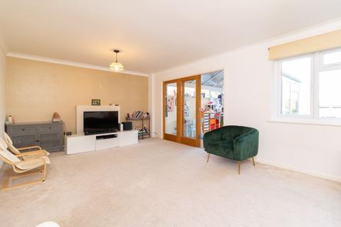25a Eglise Road, Warlingham, CR6 9SE