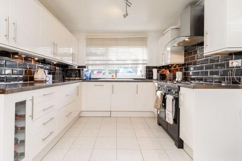 25a Eglise Road, Warlingham, CR6 9SE