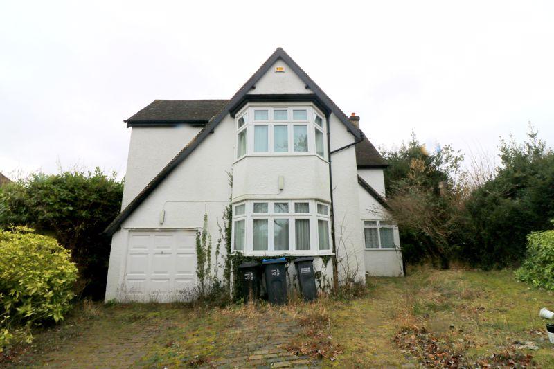 Hartley Old Road, Purley 3 bed detached house £1,800 pcm (£415 pw)