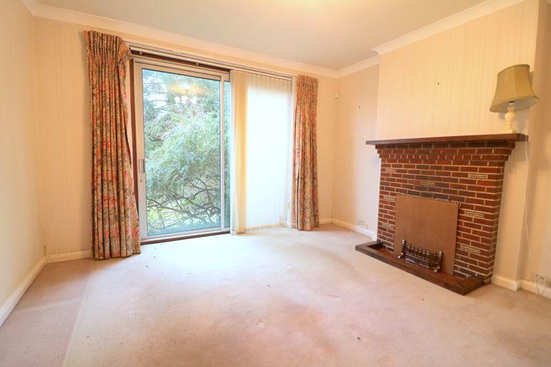 Hartley Old Road, Purley 3 bed detached house £1,800 pcm (£415 pw)