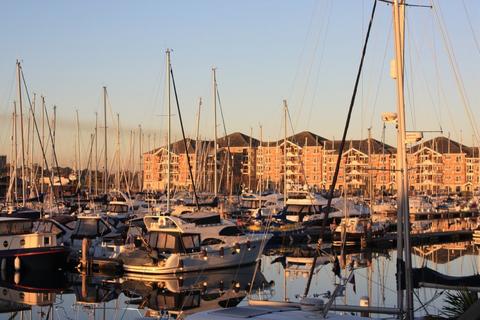 2 bedroom apartment to rent, Genoa House, Port Solent PO6