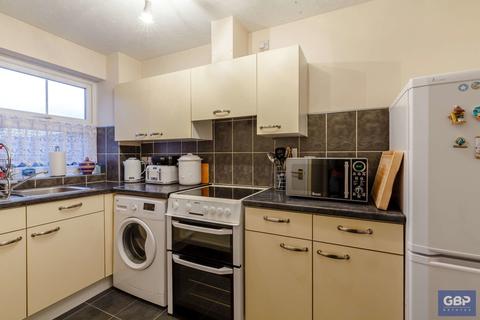 7 Ward Gardens, Harold Wood, Romford, RM3 0WX