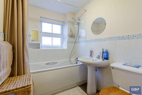 7 Ward Gardens, Harold Wood, Romford, RM3 0WX