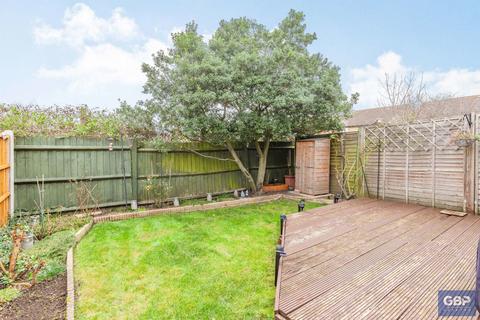 7 Ward Gardens, Harold Wood, Romford, RM3 0WX