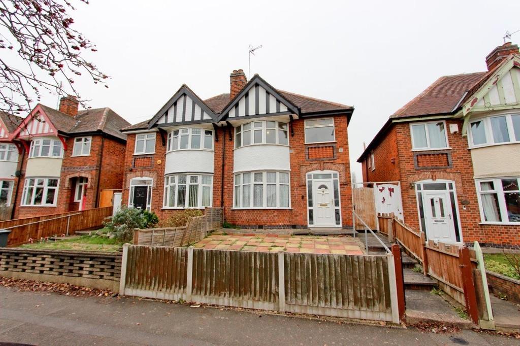 Wyngate Drive, Leicester 3 bed semidetached house £950 pcm (£219 pw)