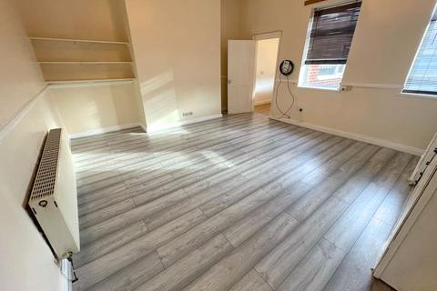 2 bedroom terraced house to rent, Neville Road, Sunderland