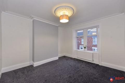 3 bedroom apartment to rent, Ripon Street, Gateshead