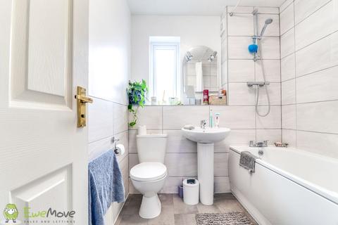 60 Alexander Gate, Stevenage, SG1 5RG